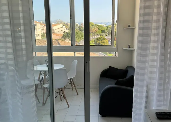 Studio Antibes Port Vauban.
